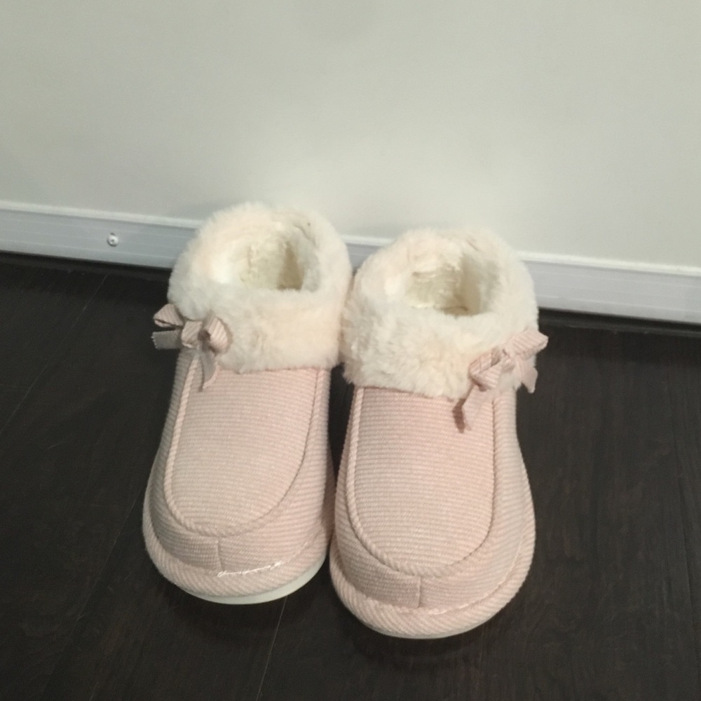Slippers - Picture 2 of 6